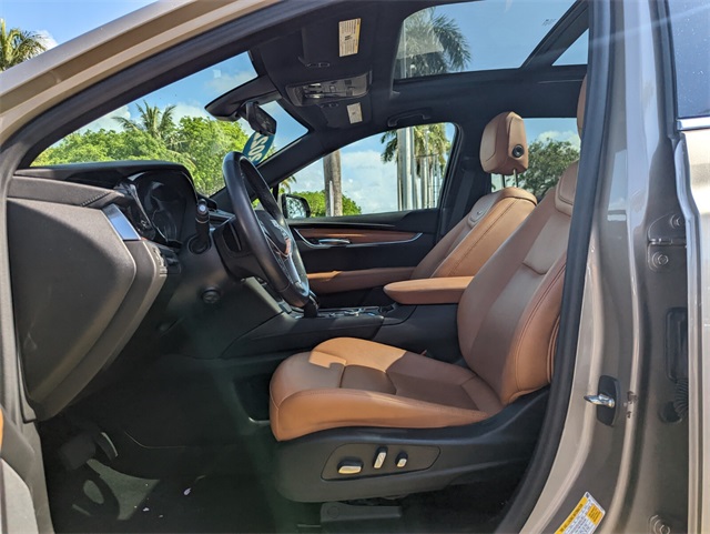 Vehicle image 12 of 28