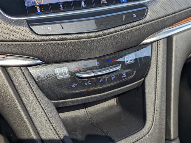 Vehicle image 27 of 28