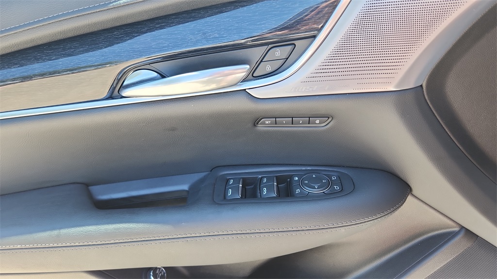 Vehicle image 28 of 32