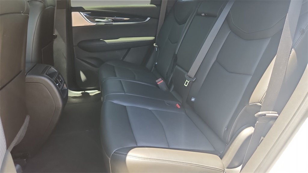Vehicle image 29 of 32