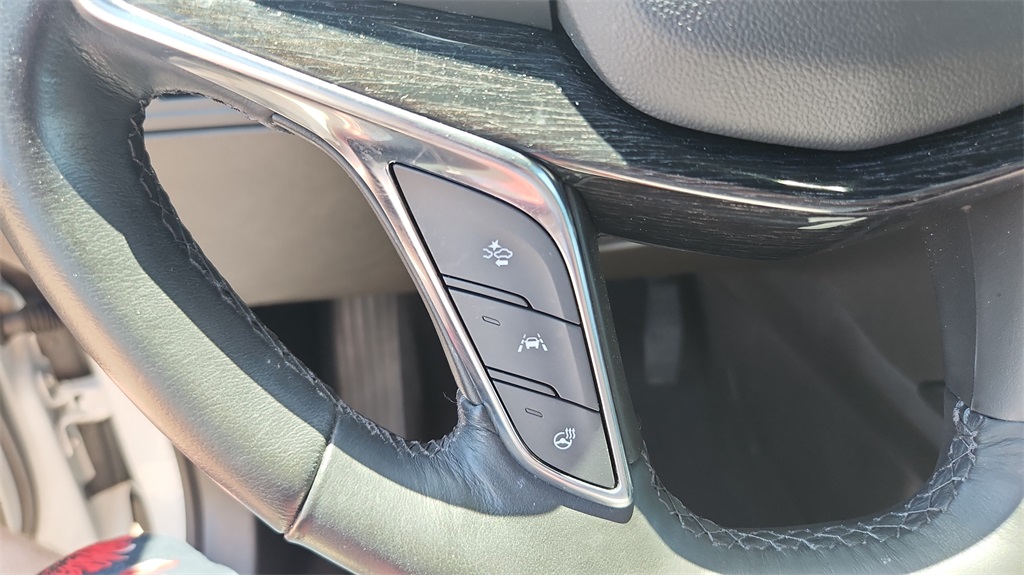 Vehicle image 18 of 32
