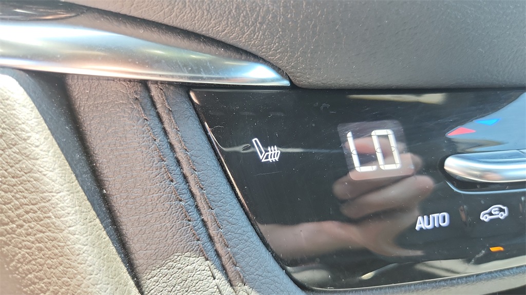 Vehicle image 27 of 32