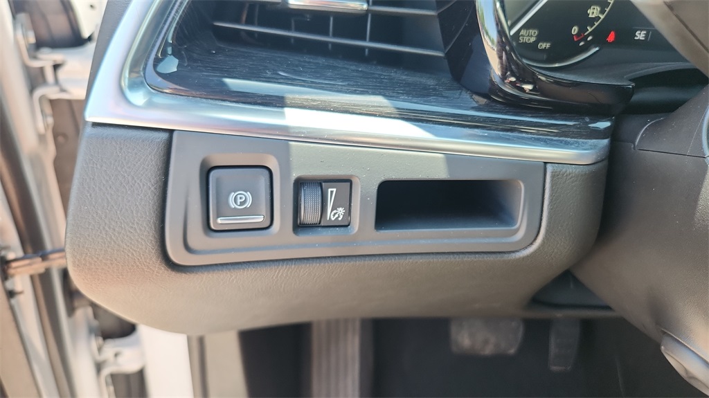 Vehicle image 19 of 32