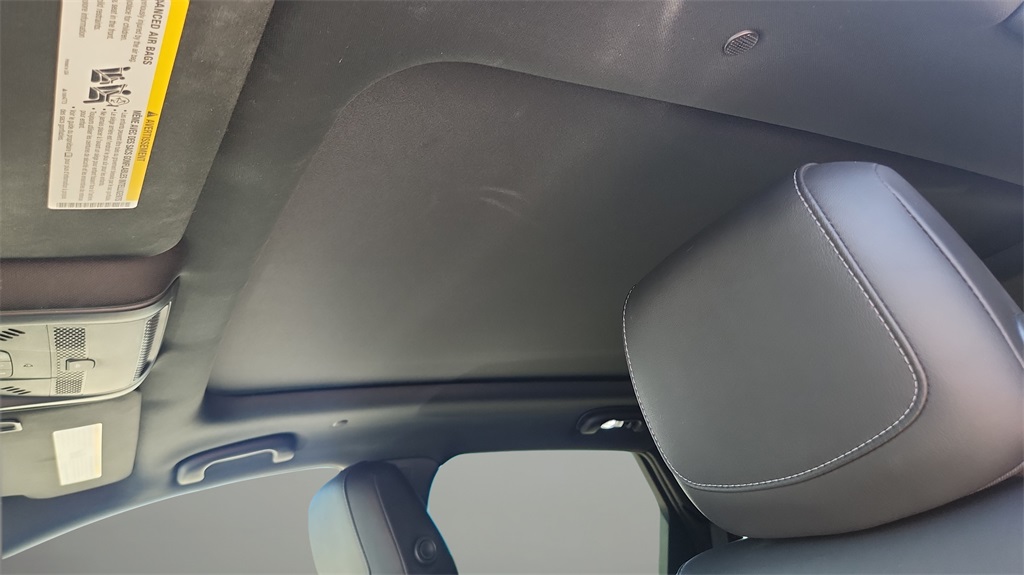 Vehicle image 11 of 32
