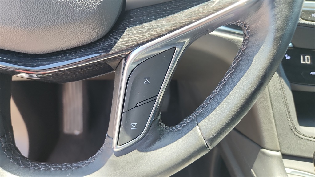 Vehicle image 17 of 32