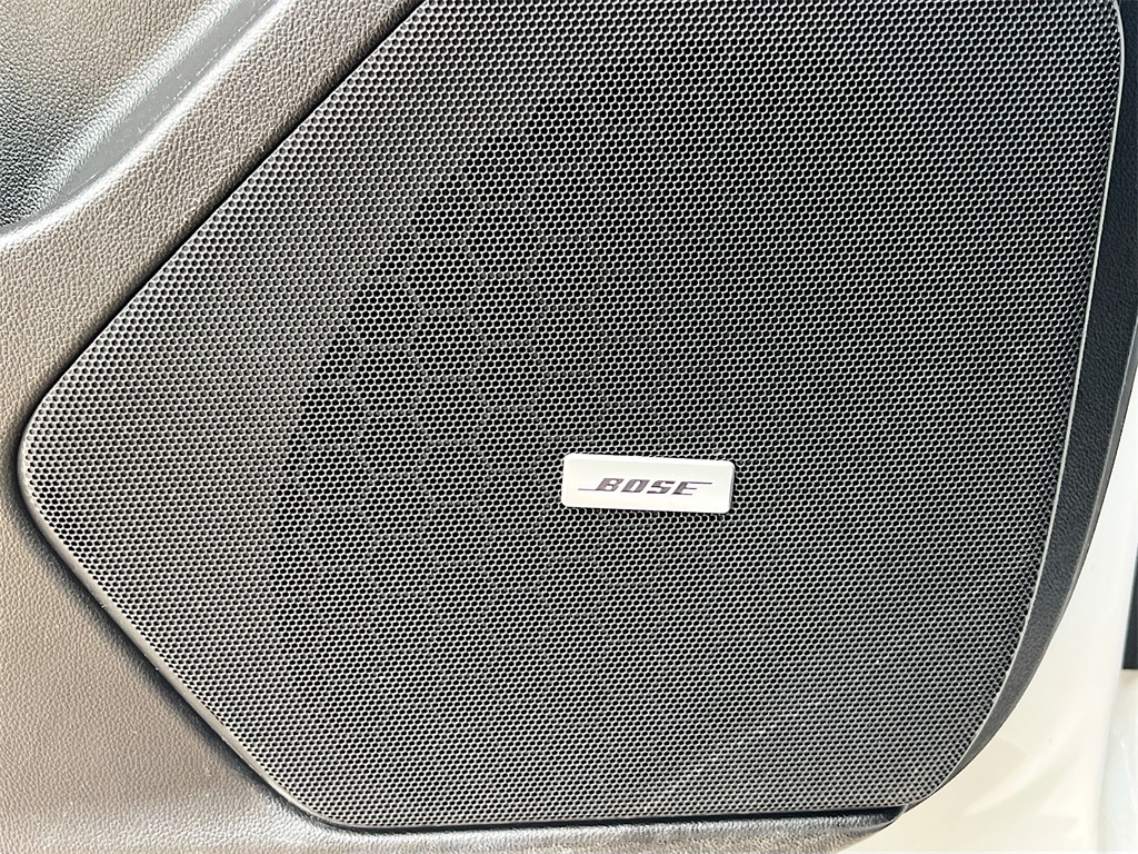 Vehicle image 18 of 32