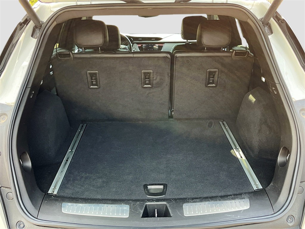 Vehicle image 26 of 32
