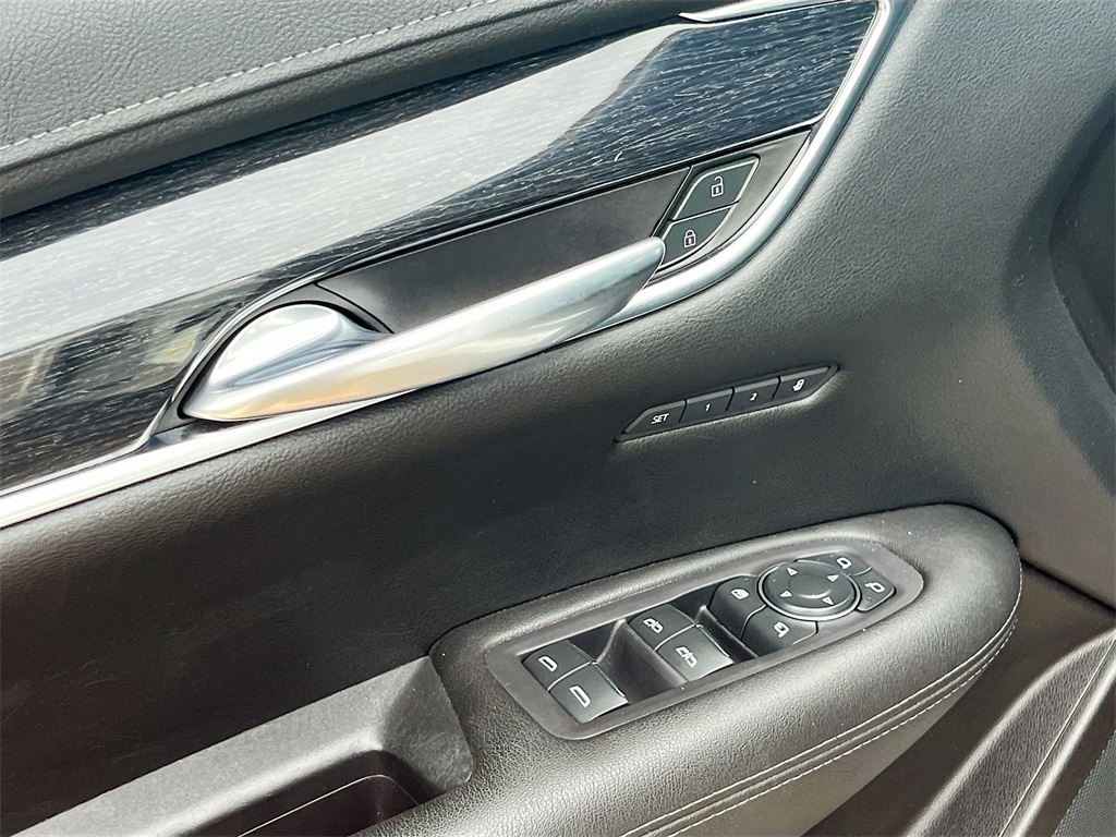 Vehicle image 17 of 32