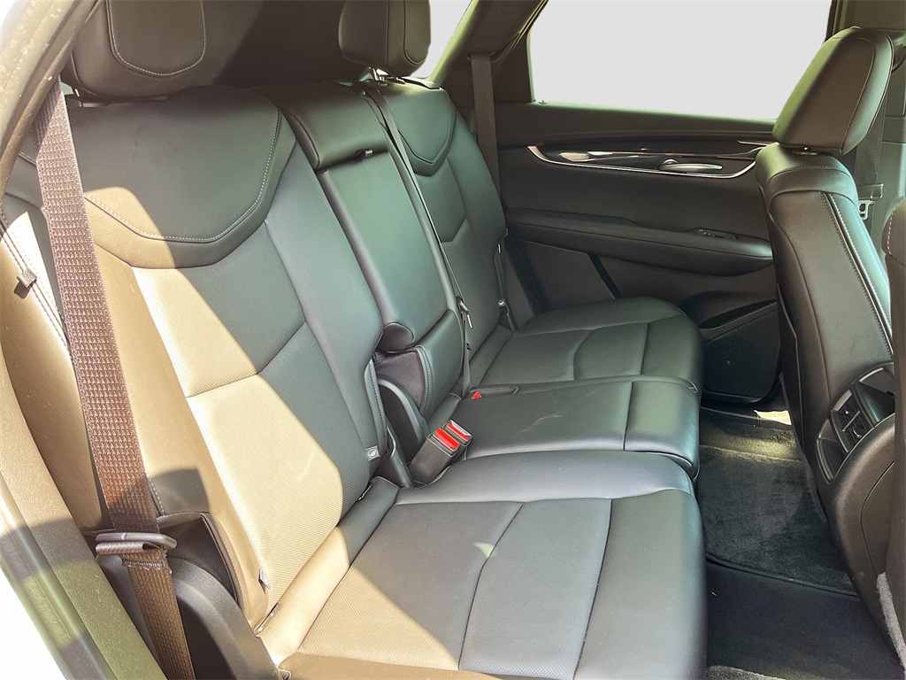 Vehicle image 27 of 32