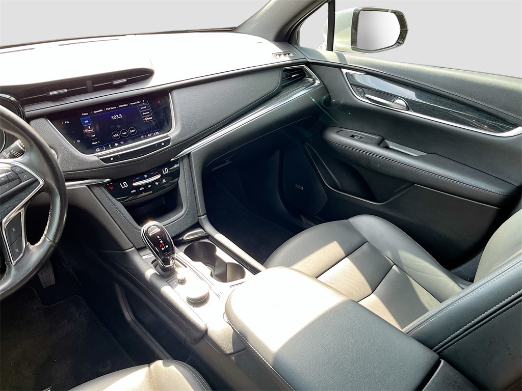 Vehicle image 24 of 32