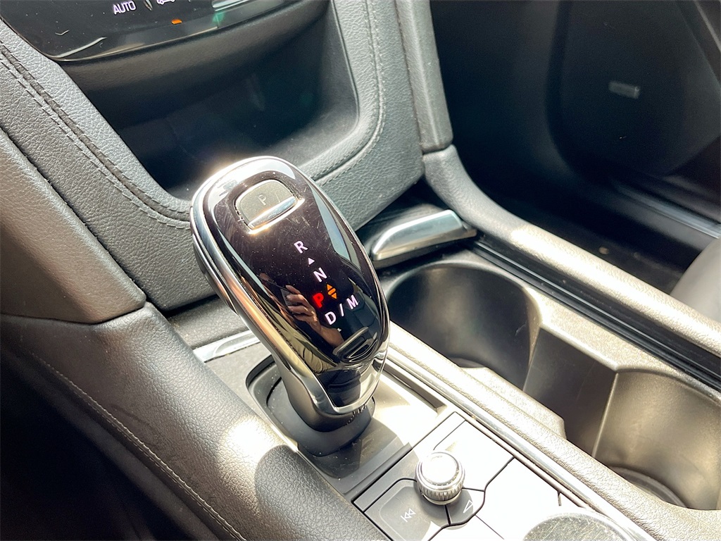 Vehicle image 16 of 32