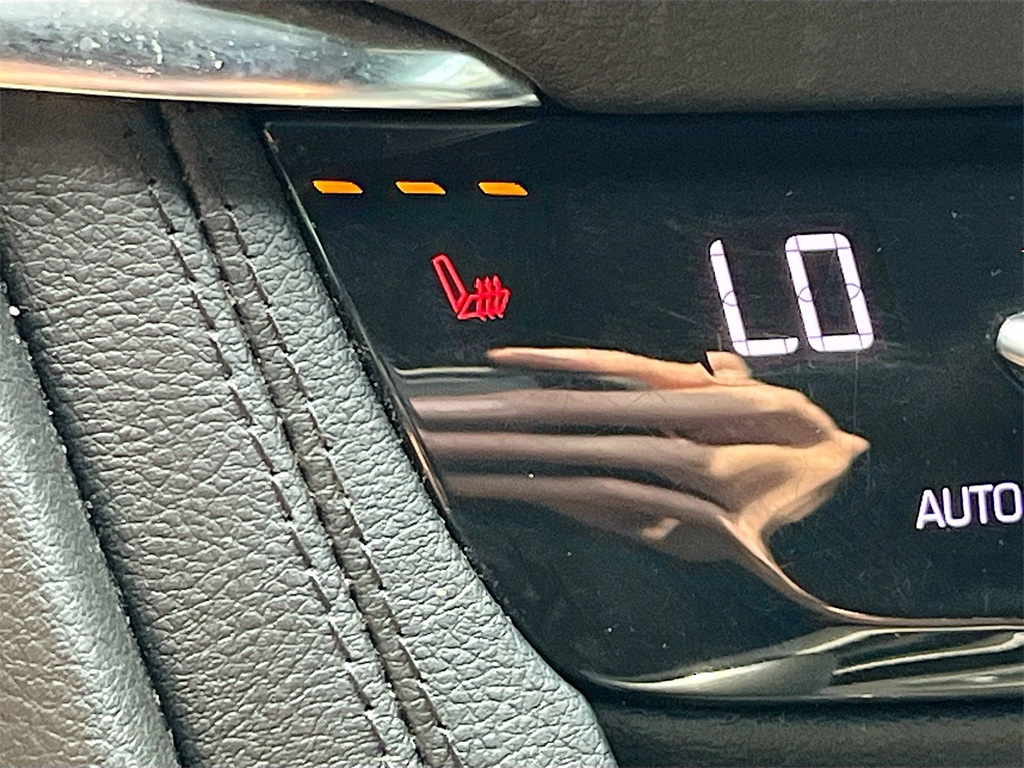 Vehicle image 20 of 32