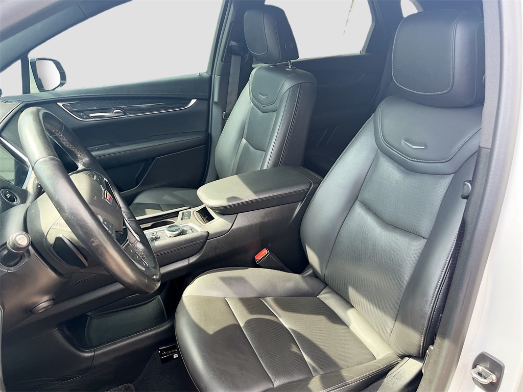 Vehicle image 21 of 32