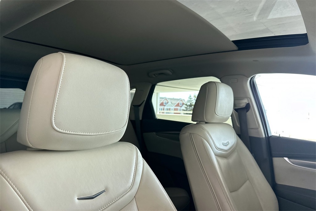 Vehicle image 14 of 34