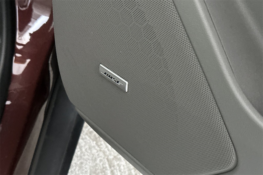 Vehicle image 25 of 34