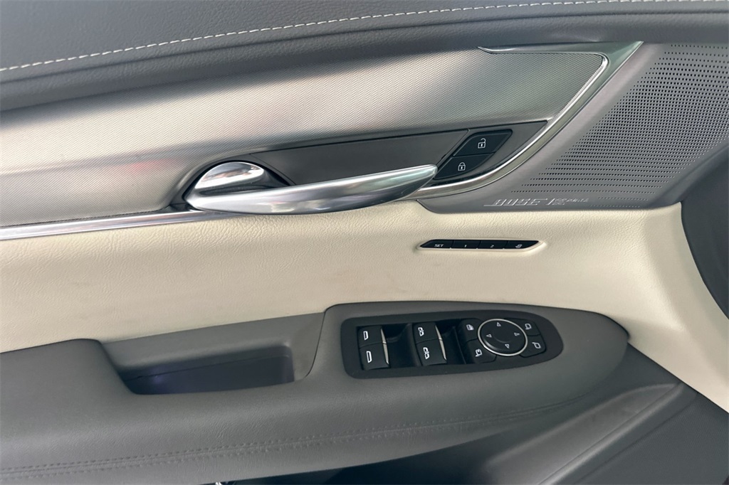 Vehicle image 20 of 34