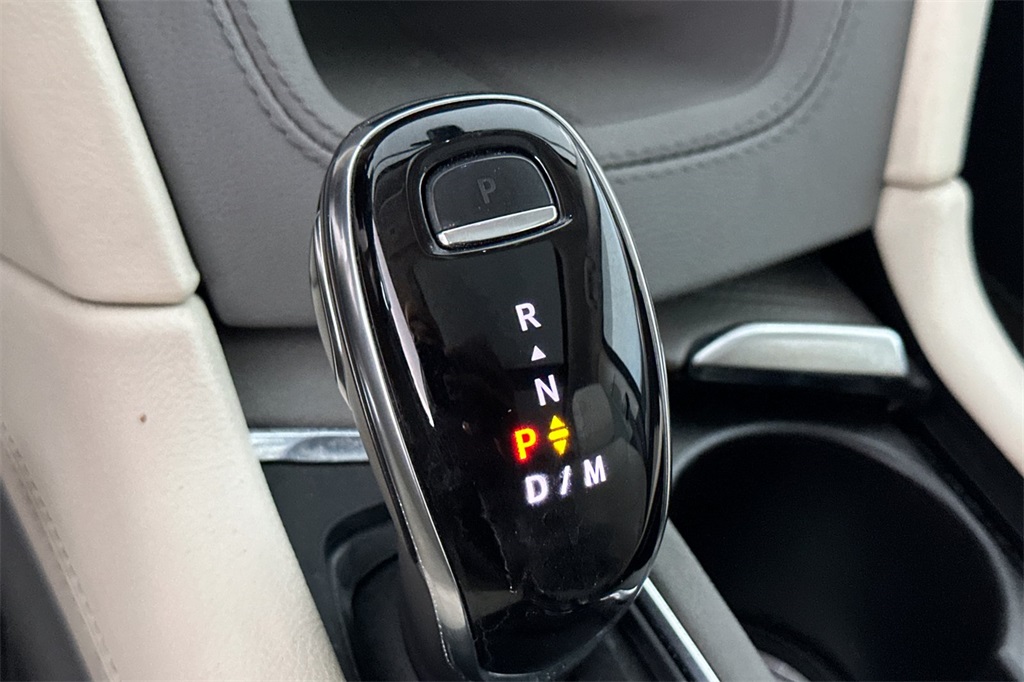 Vehicle image 26 of 34