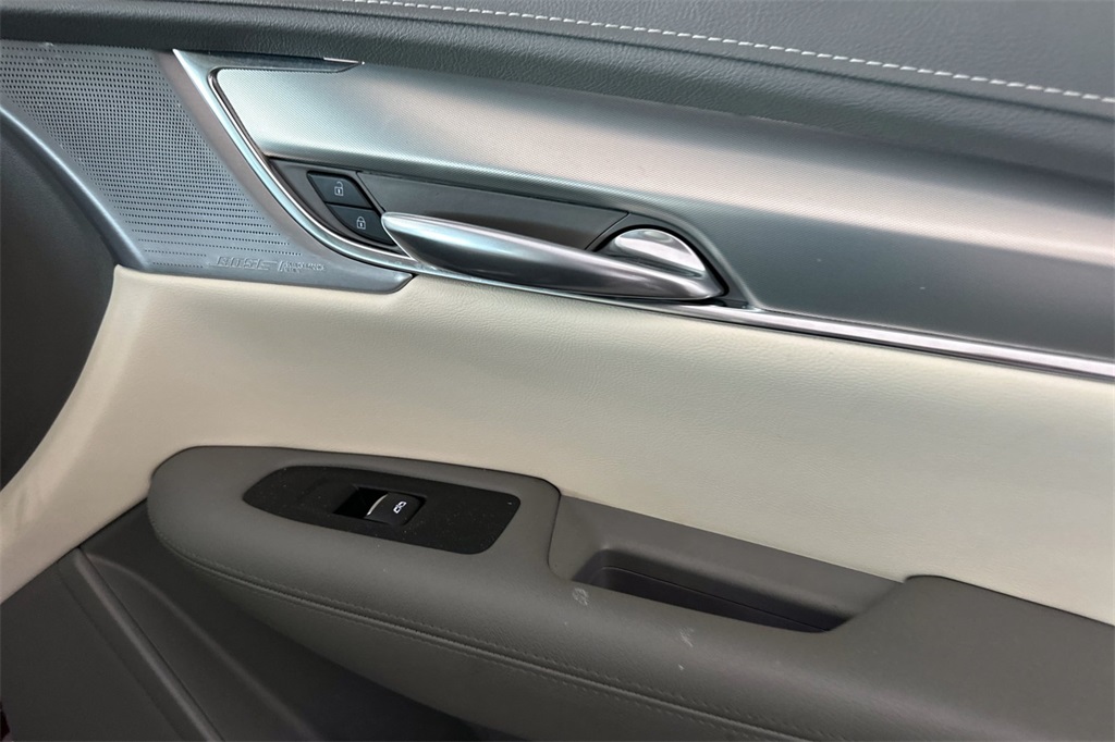 Vehicle image 21 of 34