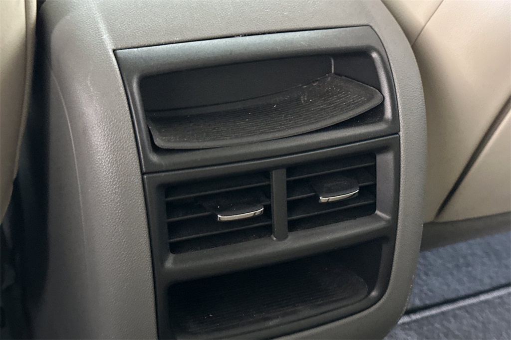 Vehicle image 23 of 34