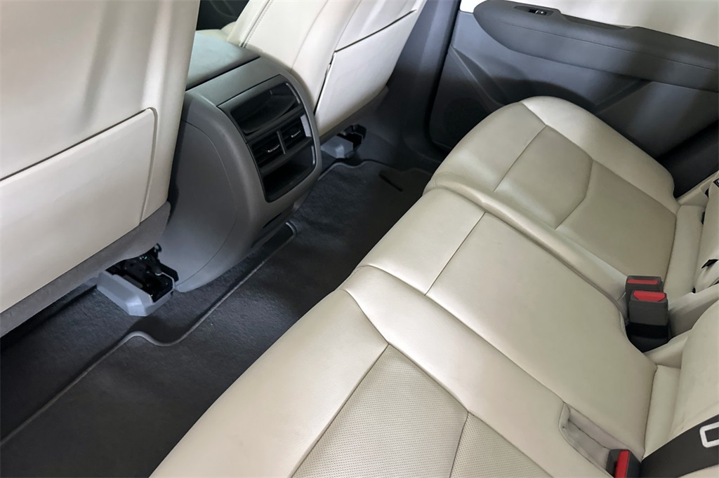 Vehicle image 13 of 34