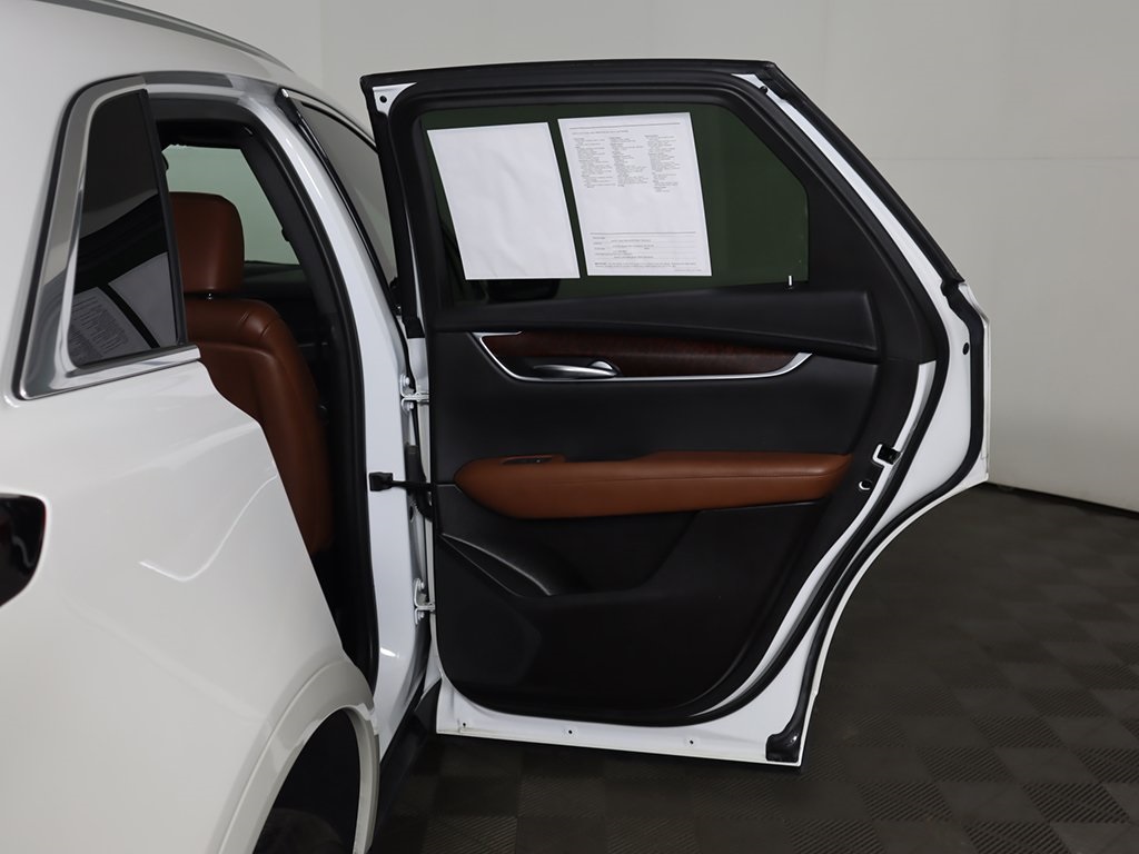 Vehicle image 27 of 70
