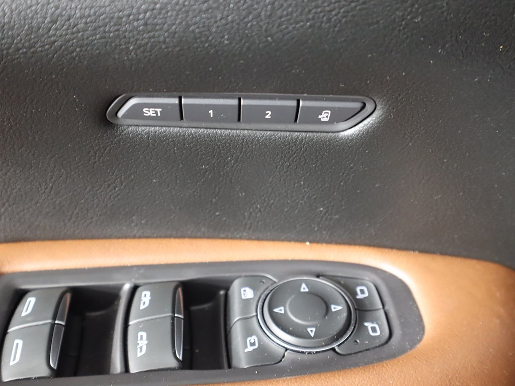Vehicle image 38 of 70