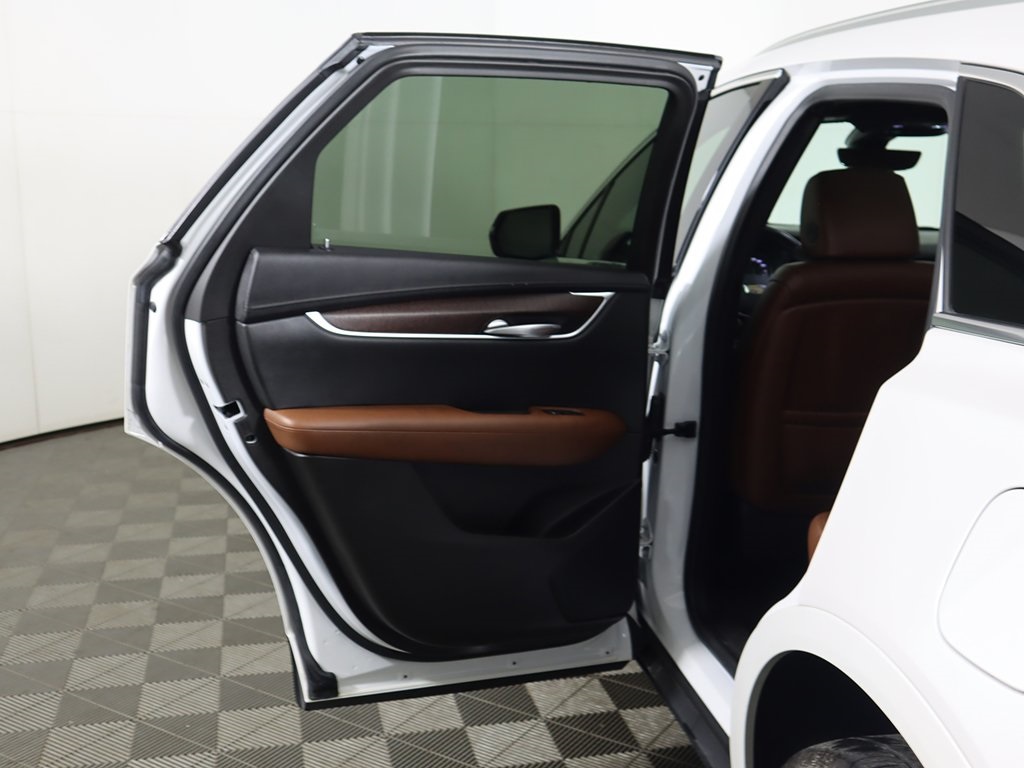 Vehicle image 26 of 70