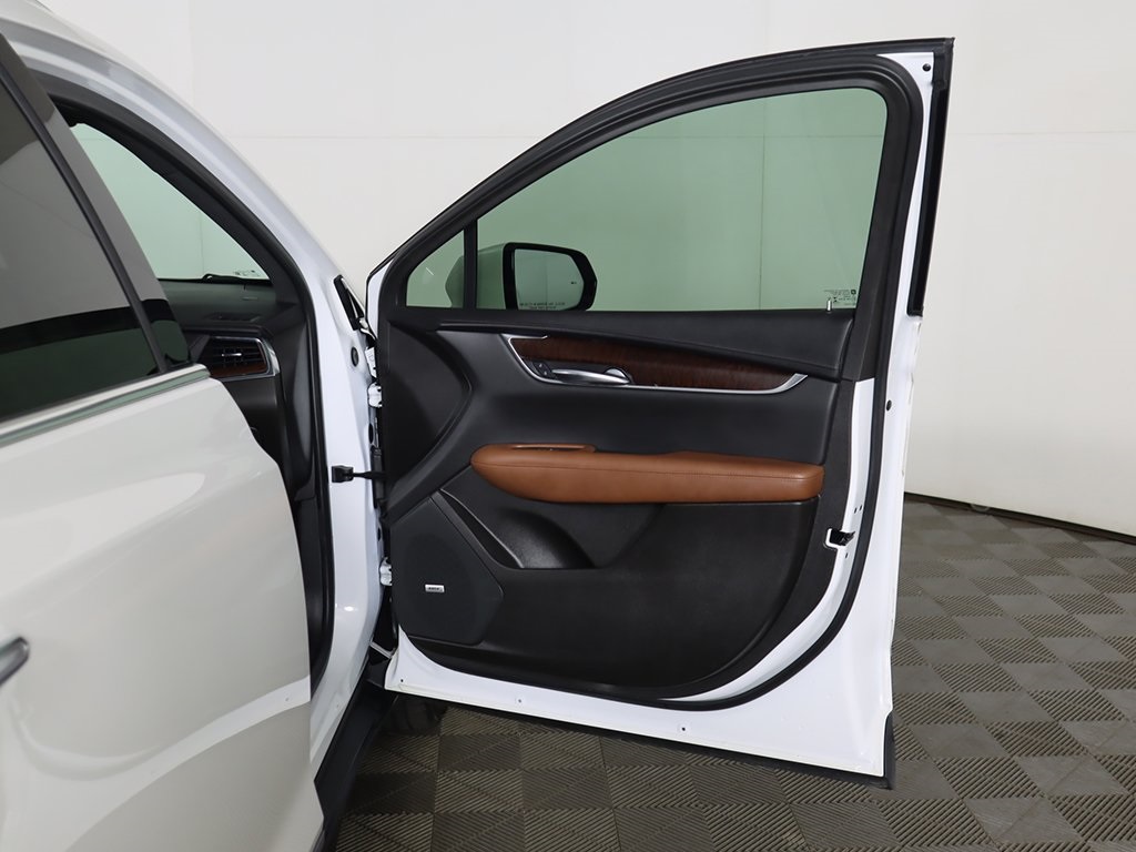 Vehicle image 25 of 70
