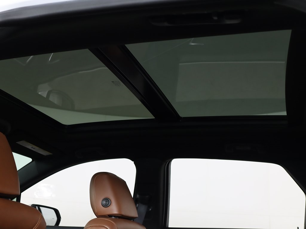 Vehicle image 21 of 70