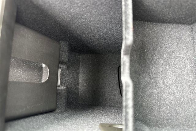Vehicle image 33 of 58