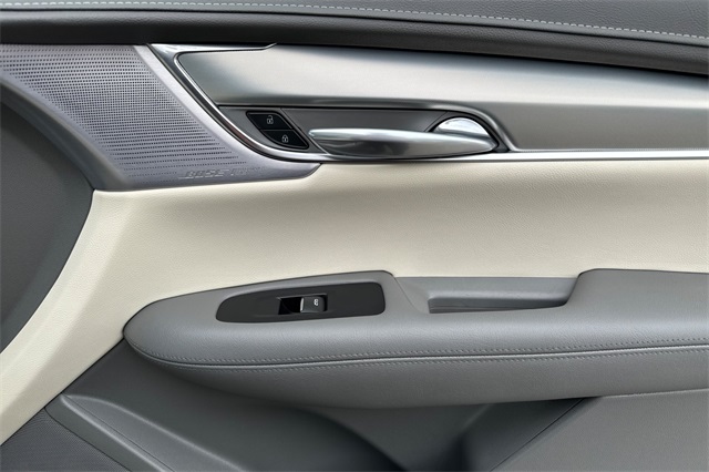 Vehicle image 21 of 58