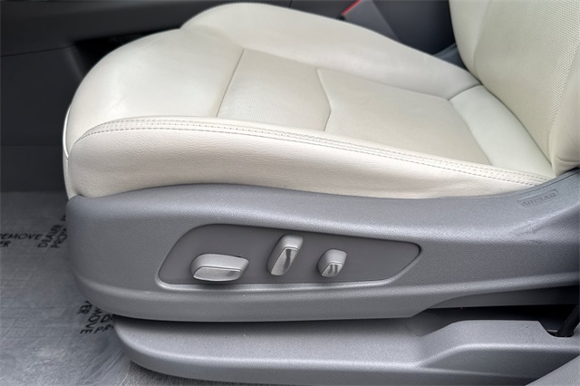 Vehicle image 13 of 58