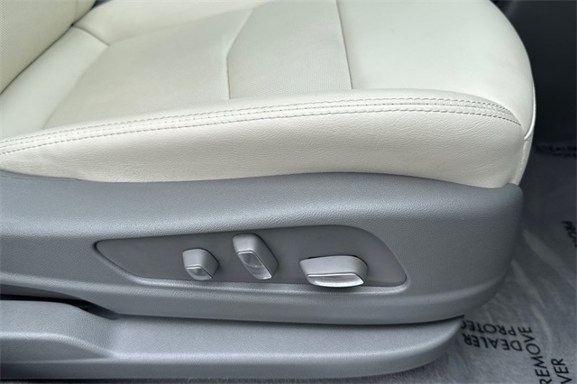 Vehicle image 23 of 58