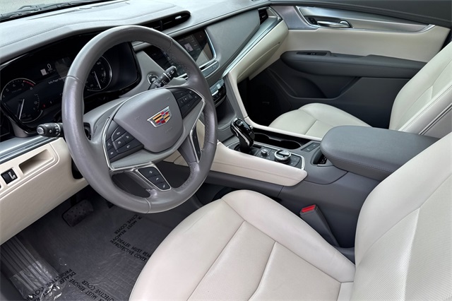Vehicle image 10 of 58
