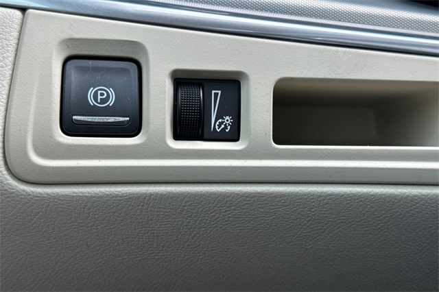 Vehicle image 43 of 58