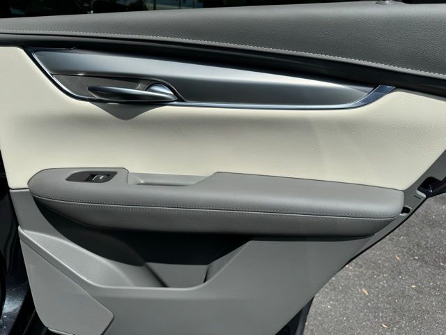 Vehicle image 24 of 26