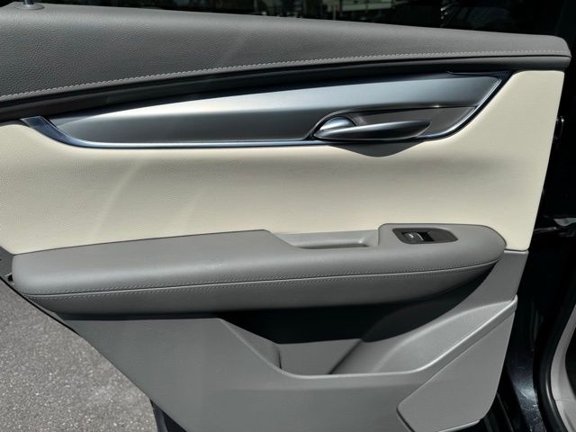 Vehicle image 21 of 26