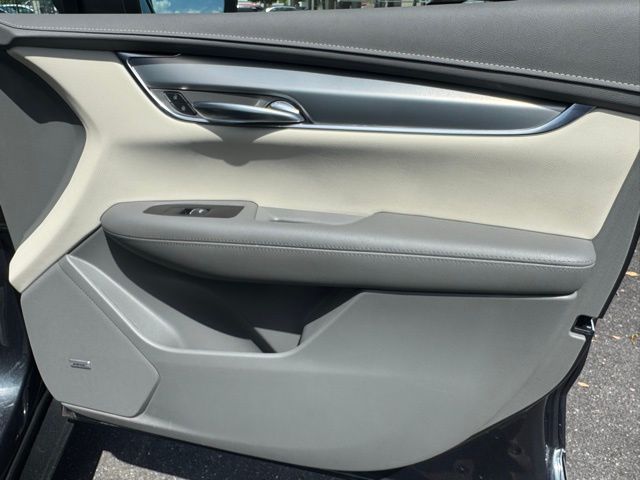 Vehicle image 23 of 26