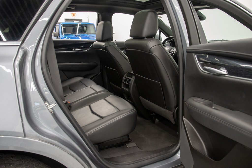 Vehicle image 18 of 22