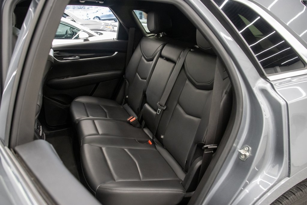 Vehicle image 17 of 22