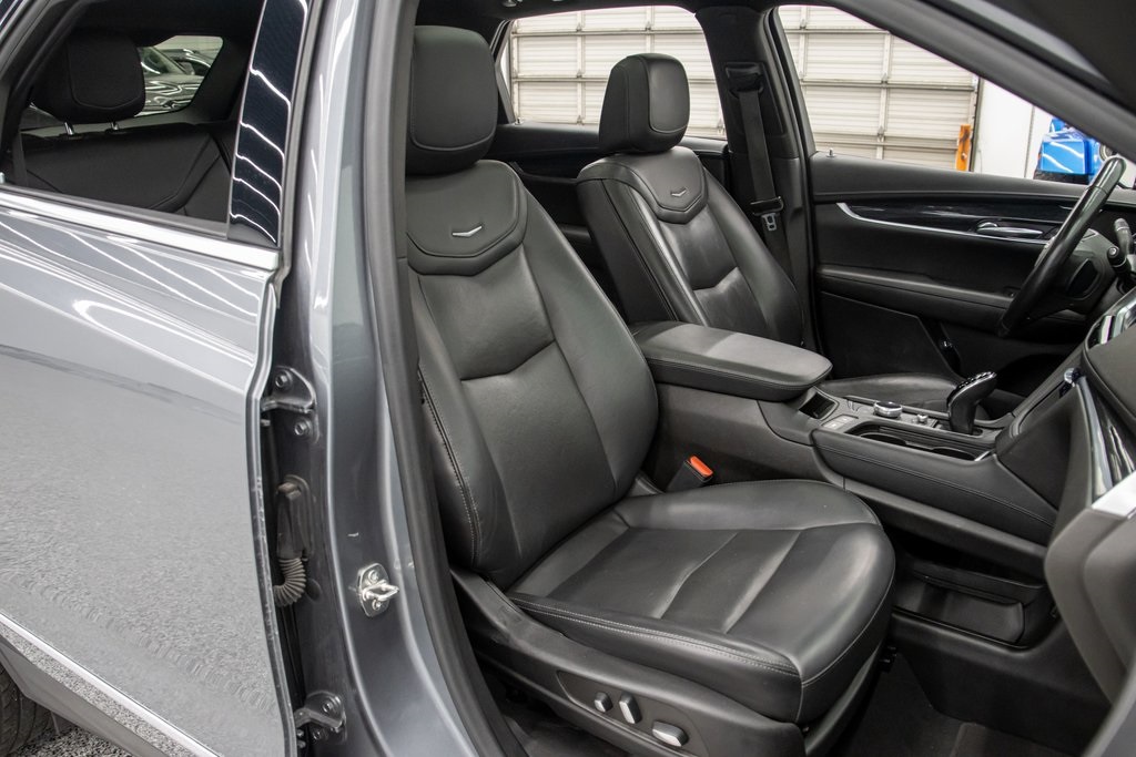 Vehicle image 10 of 22
