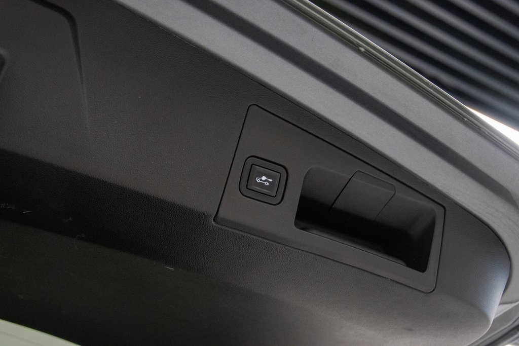 Vehicle image 21 of 22