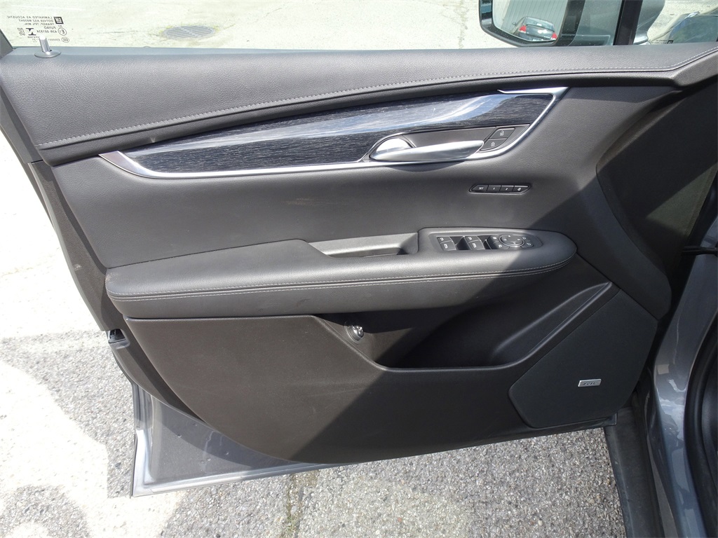 Vehicle image 18 of 23