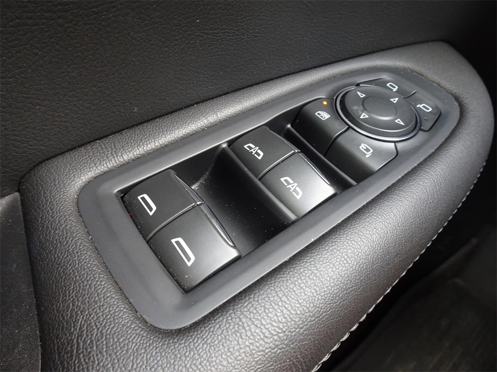 Vehicle image 19 of 23