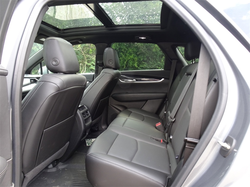 Vehicle image 10 of 23