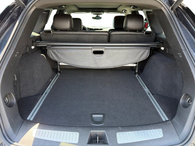 Vehicle image 17 of 20