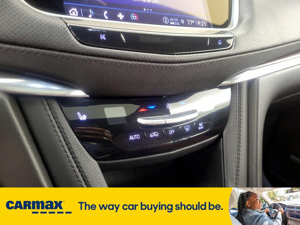 Vehicle image 21 of 28