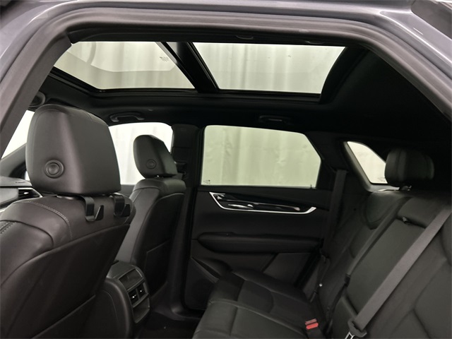 Vehicle image 27 of 31