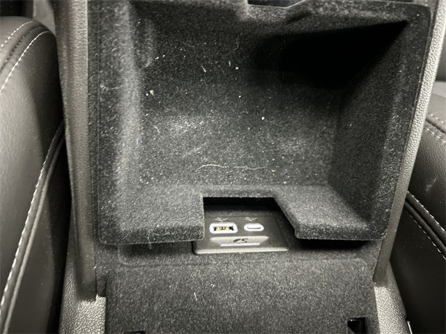 Vehicle image 21 of 31