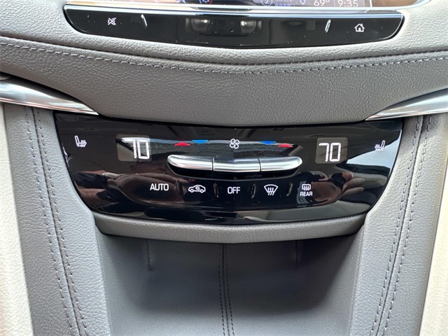 Vehicle image 25 of 35